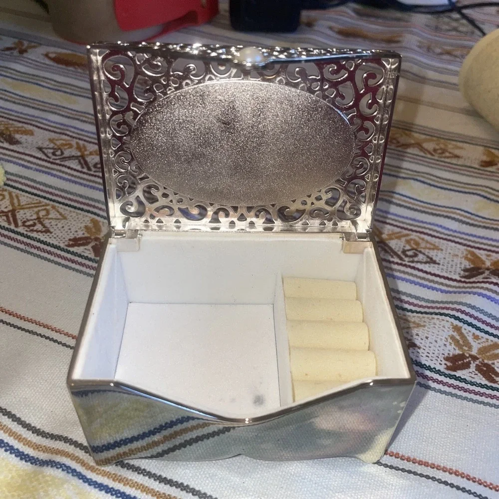 Filigree Silver Things Remembered Keepsake Metal Trinket box Pearl Detail‎